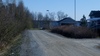 Samuel, Tämä asuntoalue on kyllä jäänyt pahasti kesken. Tiet viettää ja valaisimien jalustat on ilman mitään suojia ja vinossa. Osa valaisimien tolpistakin on ihan vinossa koska jalusta on niin vino. Varmaan olleet huonosti kiinni ja routa tehnyt tepposiaan... Osa valaisimista valaisee enemmänkin pusikkoa. Ei oikein hyvältä näytä, suojapeitteet vain osassa, koska jalusta on vino. Ruuvit, joilla tolppa on jalustassa kiinni on ruostuneet...
Siteco SC tasolasilla on kyllä lempivalaisimeni. Siinä on niin hyvä muotoilu., 19.05.2020